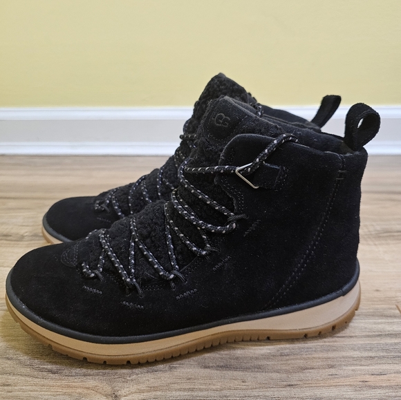 UGG Lakesider Heritage Mid Boot, black, size US 9.5 - Picture 3 of 11
